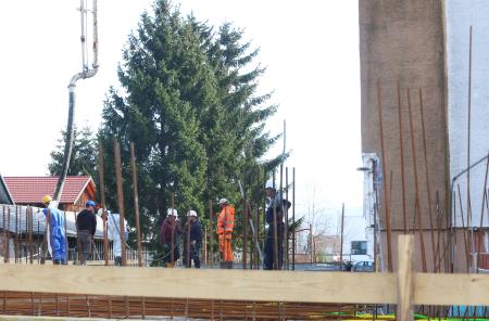 BETONIRANJE PLOŠČE PRIZIDKA PRI ZD CERKNICA 07 FOTO LJUBO VUKELIČ